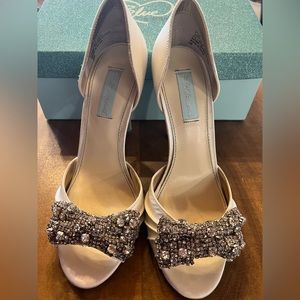 Betsey Johnson satin shoes peep toe embellished bow 8.5